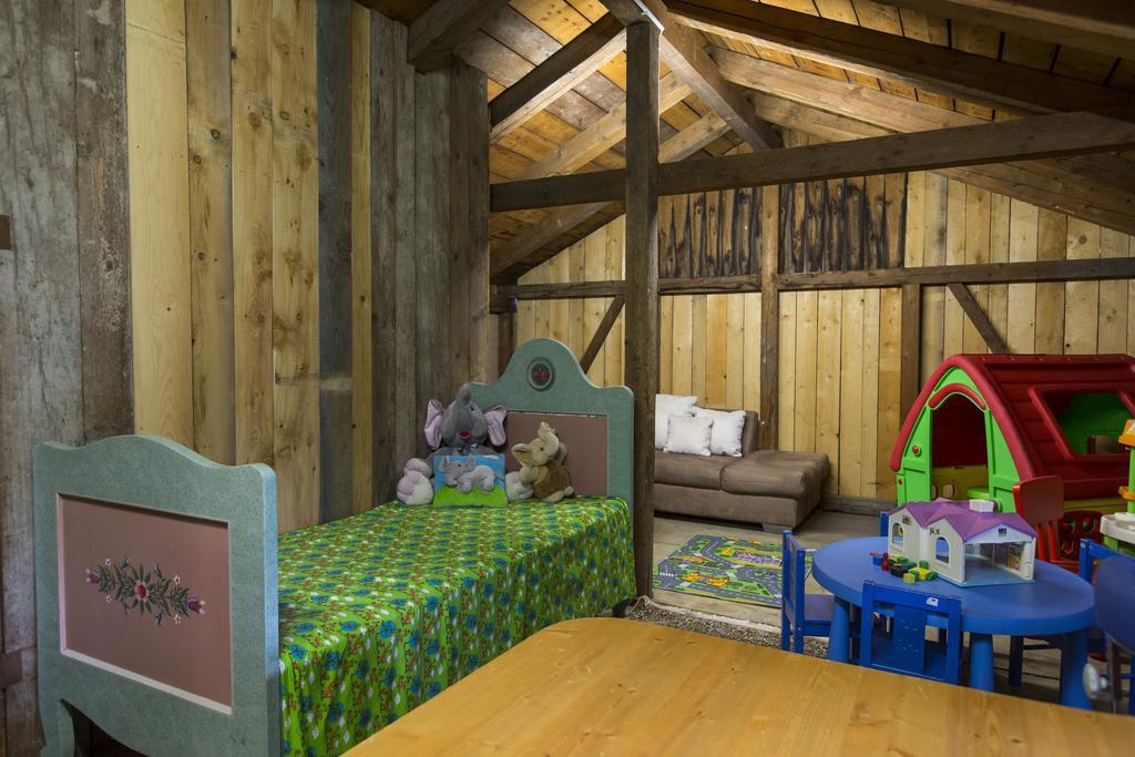 גולינג אן דר זלצאך Forest Chalet, 15 Min To Salzburg Olt Town, And Most Beautiful Lakes, Secluded Location, 1,000 Sqm Garden, Mountainview, Panorama Sauna, Bath Whirlpool, Bbq&Bikes&Sunbeds For Free, Up To 10 P חדר תמונה
