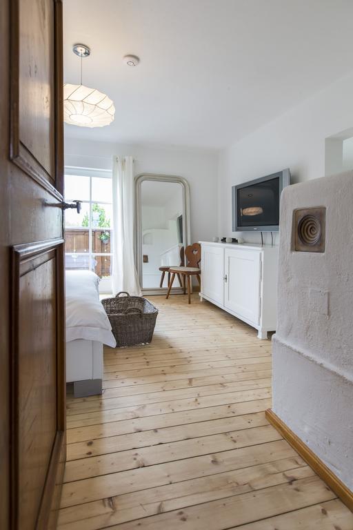 גולינג אן דר זלצאך Forest Chalet, 15 Min To Salzburg Olt Town, And Most Beautiful Lakes, Secluded Location, 1,000 Sqm Garden, Mountainview, Panorama Sauna, Bath Whirlpool, Bbq&Bikes&Sunbeds For Free, Up To 10 P חדר תמונה