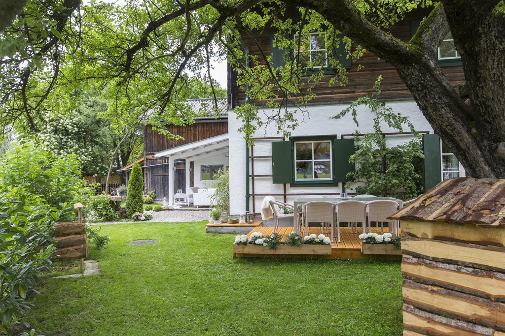 גולינג אן דר זלצאך Forest Chalet, 15 Min To Salzburg Olt Town, And Most Beautiful Lakes, Secluded Location, 1,000 Sqm Garden, Mountainview, Panorama Sauna, Bath Whirlpool, Bbq&Bikes&Sunbeds For Free, Up To 10 P מראה חיצוני תמונה