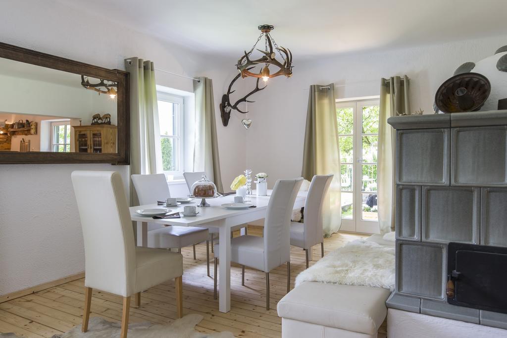 גולינג אן דר זלצאך Forest Chalet, 15 Min To Salzburg Olt Town, And Most Beautiful Lakes, Secluded Location, 1,000 Sqm Garden, Mountainview, Panorama Sauna, Bath Whirlpool, Bbq&Bikes&Sunbeds For Free, Up To 10 P חדר תמונה