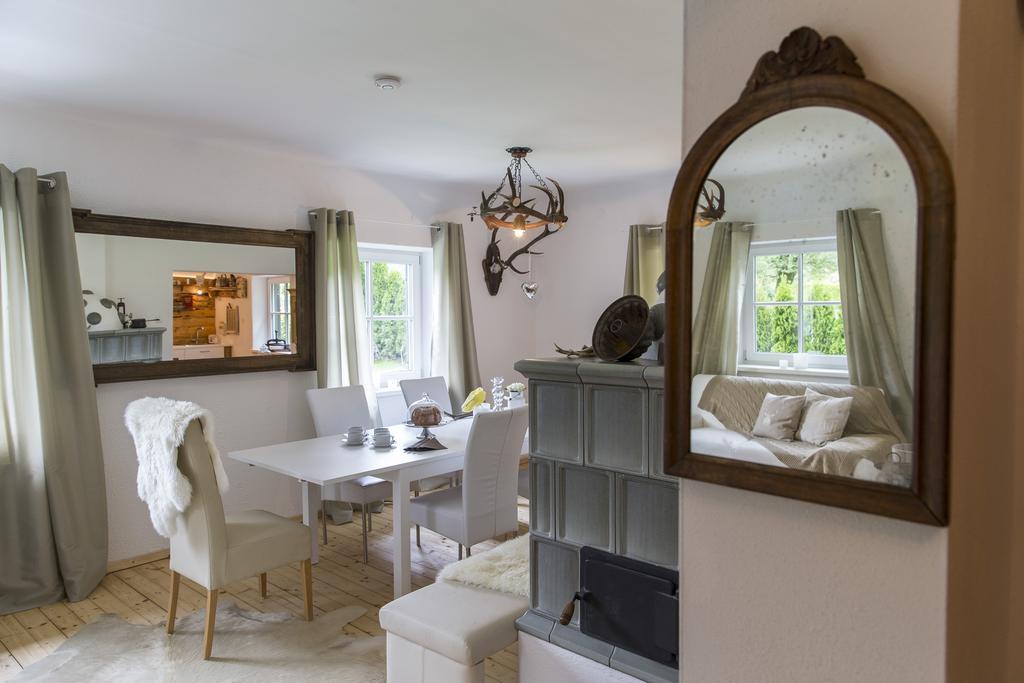 גולינג אן דר זלצאך Forest Chalet, 15 Min To Salzburg Olt Town, And Most Beautiful Lakes, Secluded Location, 1,000 Sqm Garden, Mountainview, Panorama Sauna, Bath Whirlpool, Bbq&Bikes&Sunbeds For Free, Up To 10 P חדר תמונה